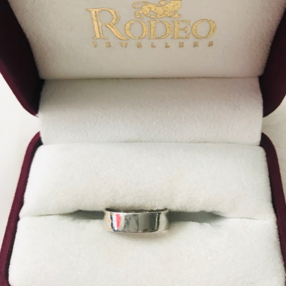 Modern platinum band